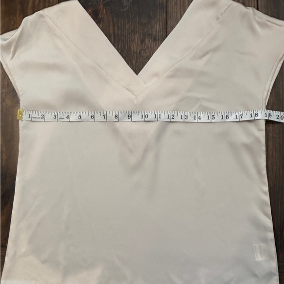 Elegant Cream Blouse for Women - Picture 5 of 8